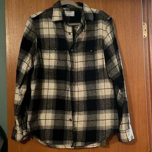 Men’s long sleeve two pocket button up shirt